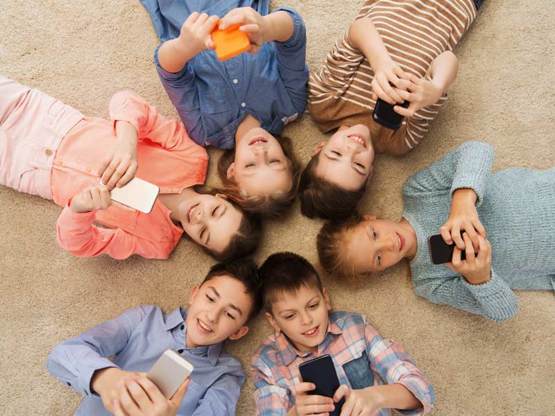 اعتیاد به موبایل بچهها